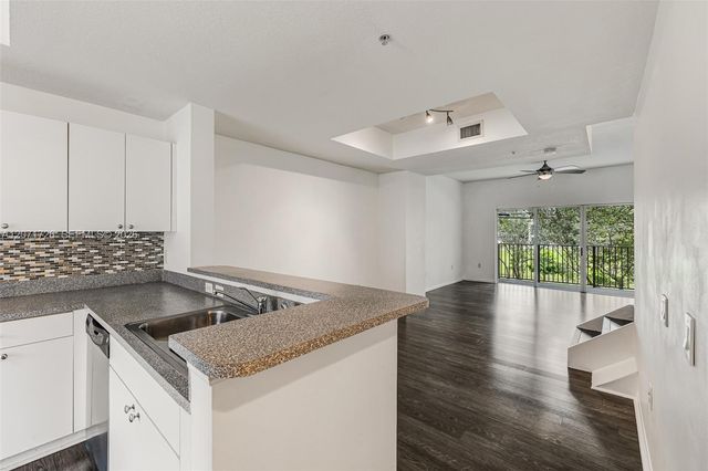 8900 NE 8th Avenue 1107, Miami, FL 33138