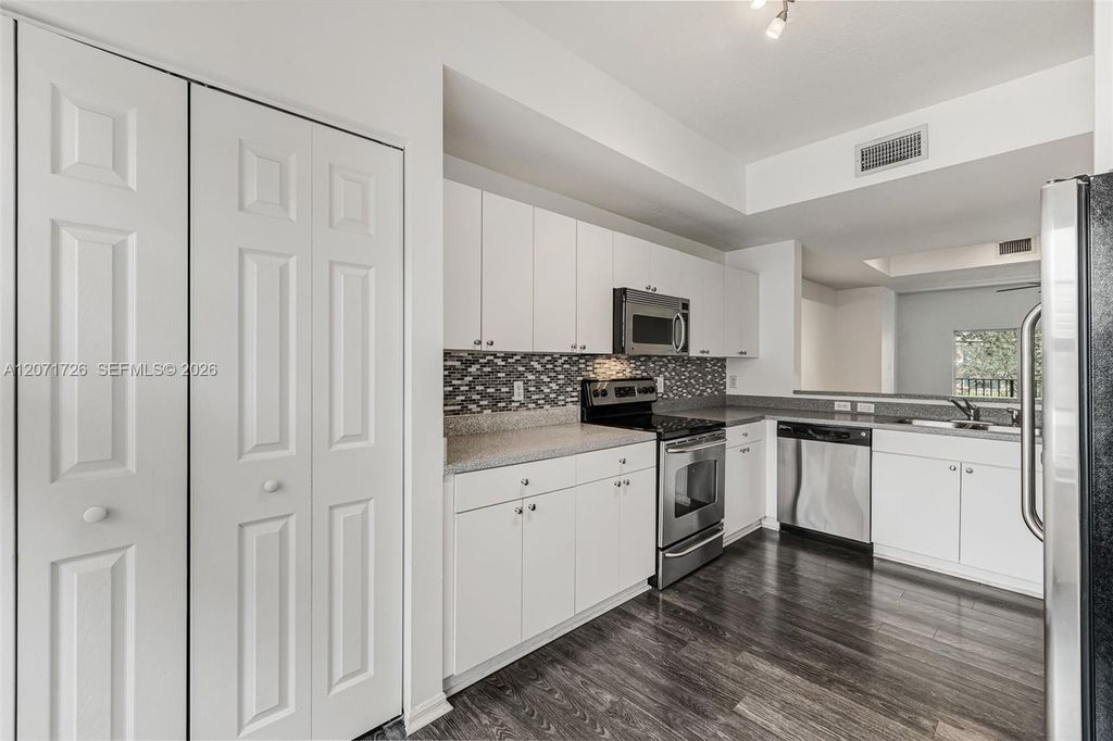 8900 NE 8th Avenue 1107, Miami, FL 33138
