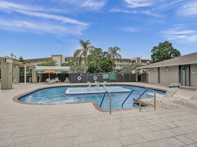 1208 Bahama Bend H2, Coconut Creek, FL 33066