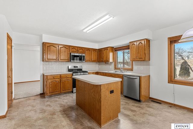 10102 S 14 Street, Bellevue, NE 68123