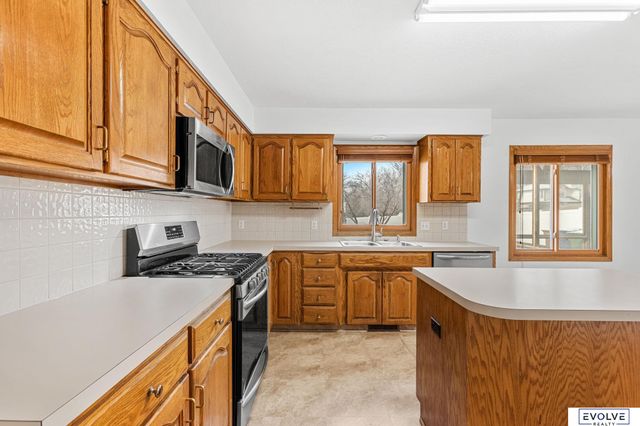 10102 S 14 Street, Bellevue, NE 68123