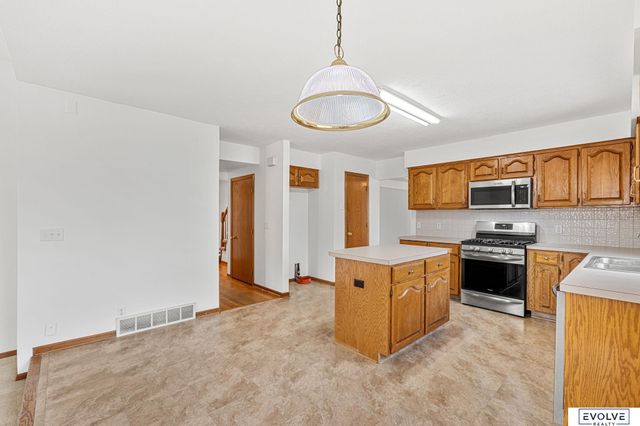 10102 S 14 Street, Bellevue, NE 68123