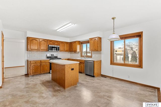 10102 S 14 Street, Bellevue, NE 68123