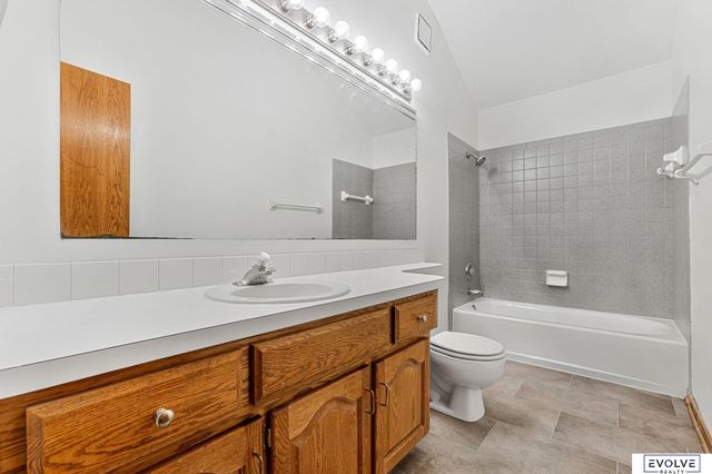 10102 S 14 Street, Bellevue, NE 68123