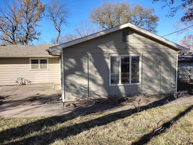 1928 N Prairie Ln, Augusta, KS 67010