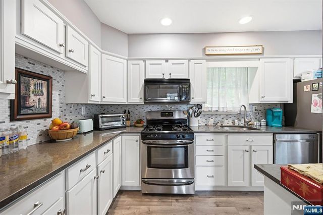 8 Ivan Road, West Milford, NJ 07480