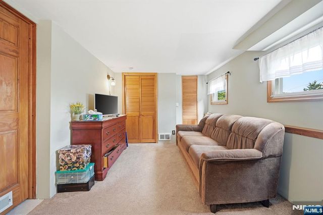8 Ivan Road, West Milford, NJ 07480