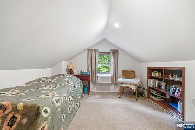 8 Ivan Road, West Milford, NJ 07480