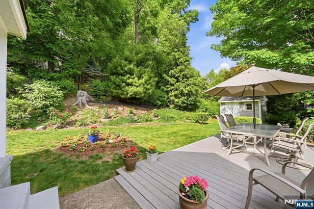 8 Ivan Road, West Milford, NJ 07480
