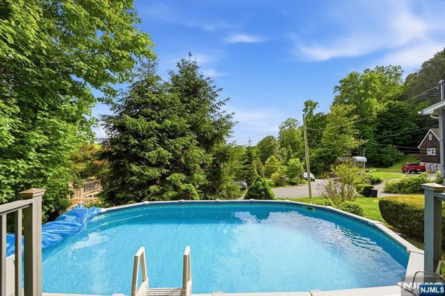 8 Ivan Road, West Milford, NJ 07480