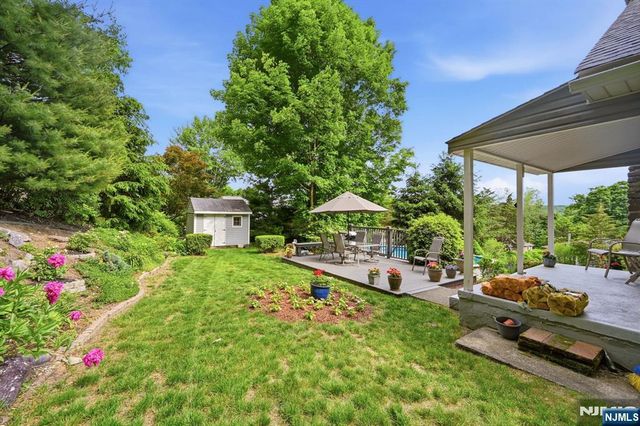 8 Ivan Road, West Milford, NJ 07480