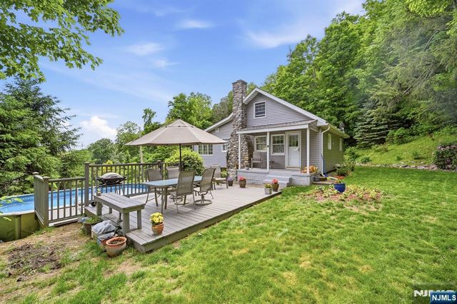 8 Ivan Road, West Milford, NJ 07480