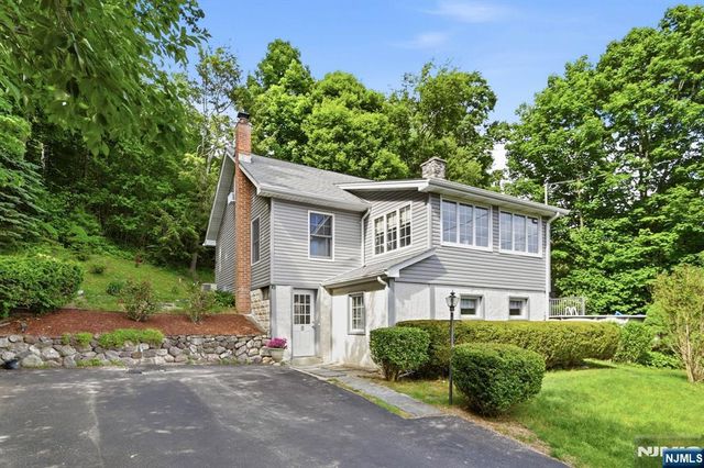 8 Ivan Road, West Milford, NJ 07480