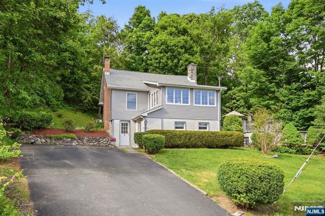 8 Ivan Road, West Milford, NJ 07480