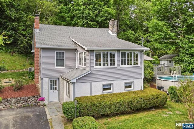 8 Ivan Road, West Milford, NJ 07480
