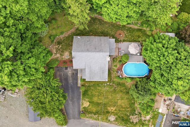 8 Ivan Road, West Milford, NJ 07480