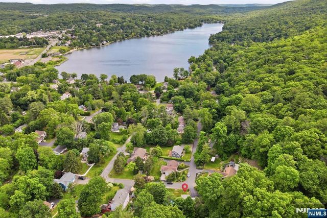 8 Ivan Road, West Milford, NJ 07480