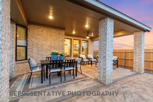17931 Oakwood Stream Drive, Webster, TX 77598