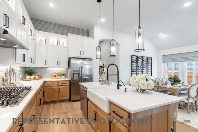 17931 Oakwood Stream Drive, Webster, TX 77598