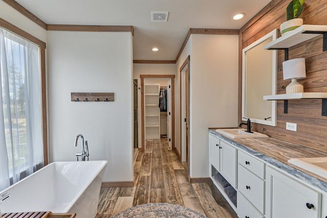 10004 S Medical Lake Rd, Medical Lake, WA 99022