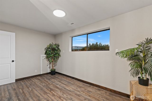 250 N Newton Ave, East Wenatchee, WA 98802