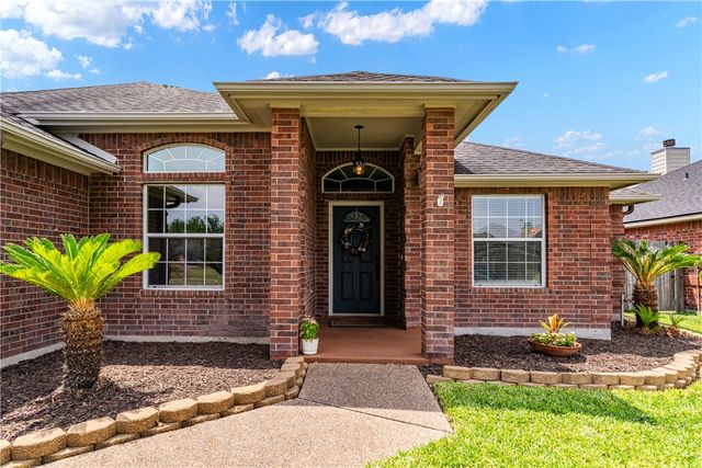 3113 Bourgogre Dr, Corpus Christi, TX 78414