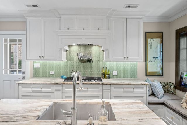 1705 W Leland Avenue, Chicago, IL 60640