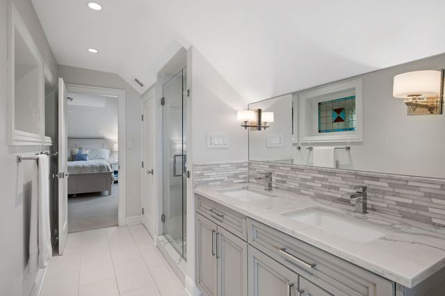 1705 W Leland Avenue, Chicago, IL 60640