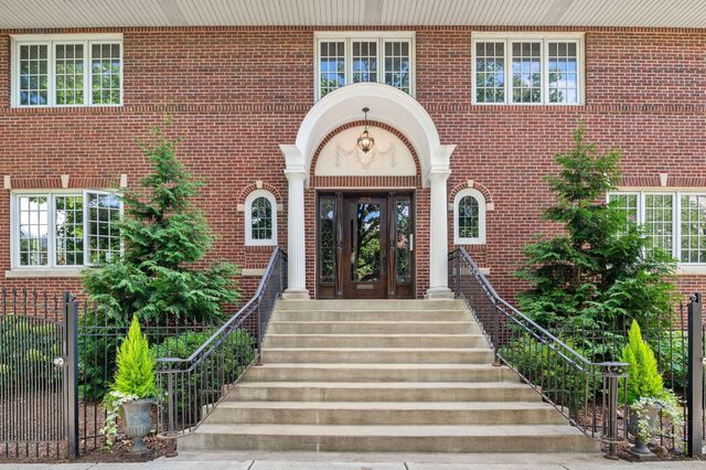 1705 W Leland Avenue, Chicago, IL 60640