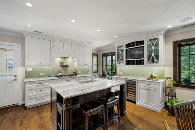 1705 W Leland Avenue, Chicago, IL 60640