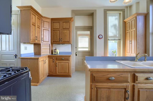 330 E MAIN ST, Annville, PA 17003