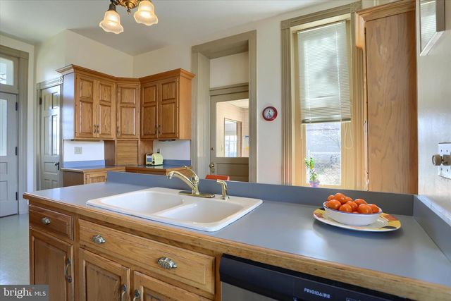 330 E MAIN ST, Annville, PA 17003