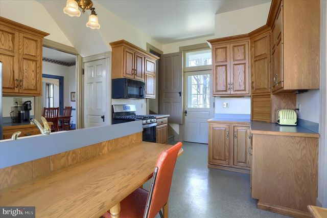 330 E MAIN ST, Annville, PA 17003