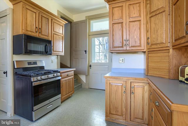 330 E MAIN ST, Annville, PA 17003