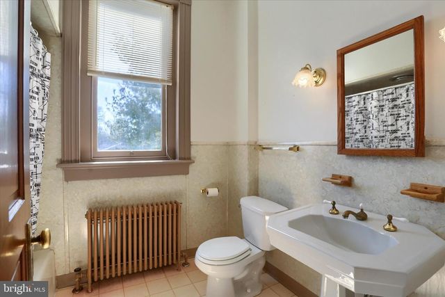 330 E MAIN ST, Annville, PA 17003