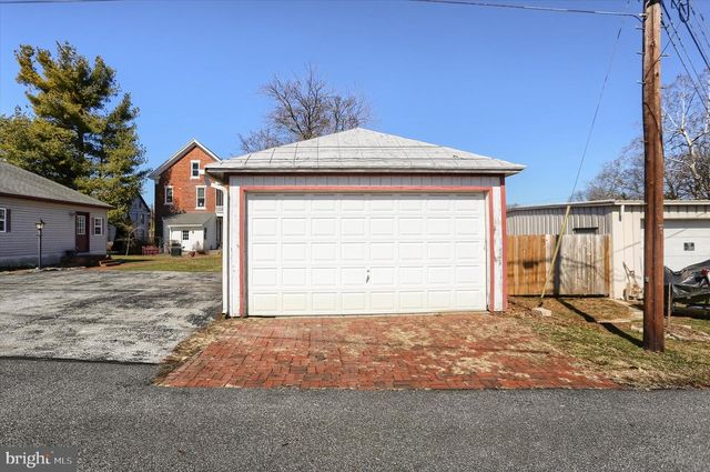 330 E MAIN ST, Annville, PA 17003