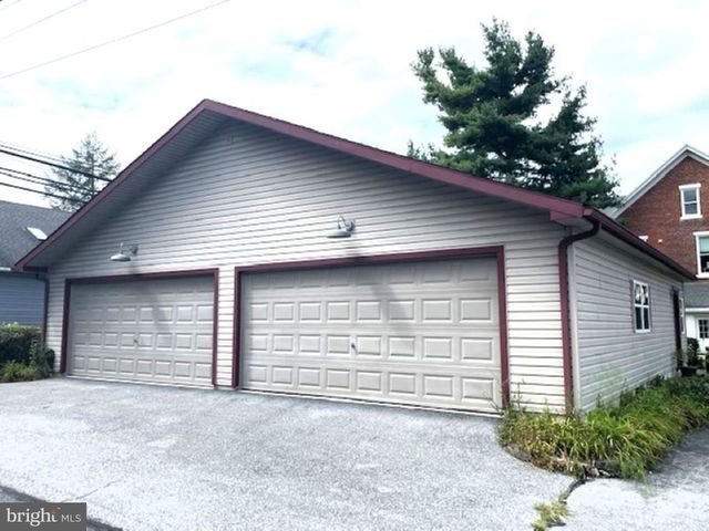 330 E MAIN ST, Annville, PA 17003