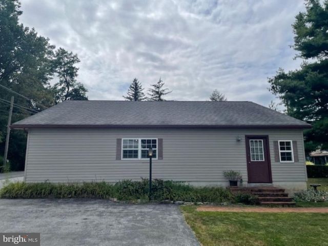 330 E MAIN ST, Annville, PA 17003