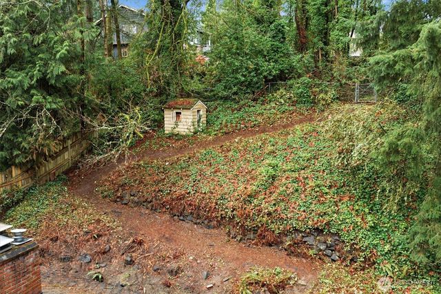 339 108th Avenue SE, Bellevue, WA 98004