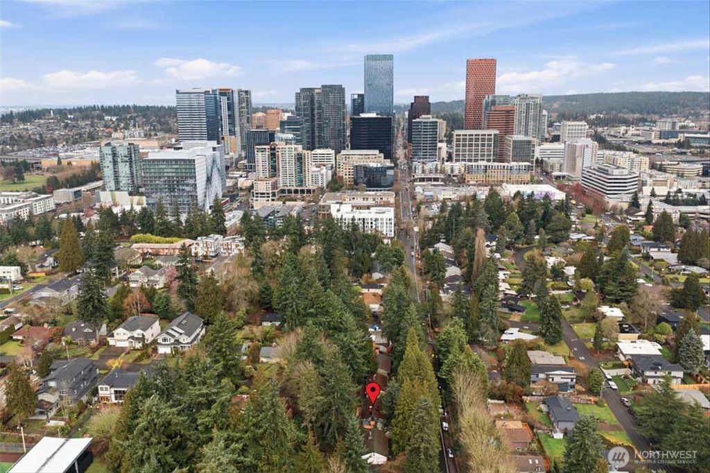 339 108th Avenue SE, Bellevue, WA 98004