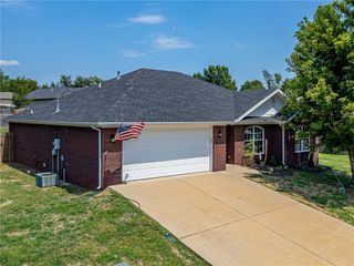 408 Lion Drive, Gravette, AR 72736