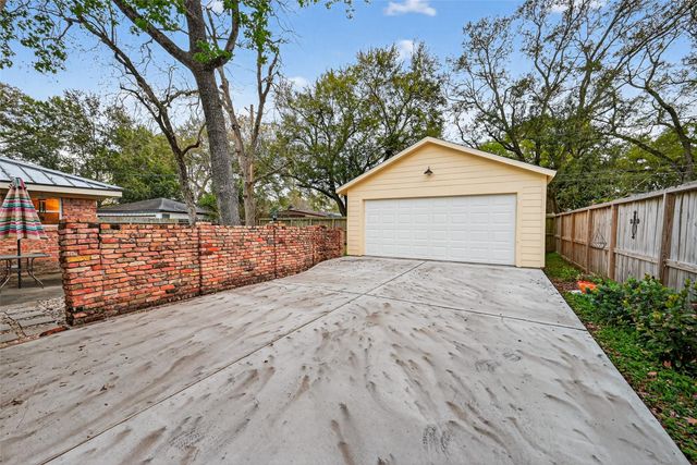 5911 Warm Springs Road, Houston, TX 77035