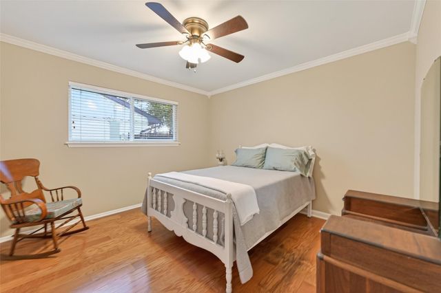 5911 Warm Springs Road, Houston, TX 77035