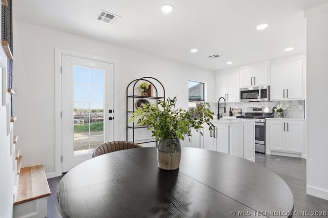 11211 E 122nd Court N, Collinsville, OK 74021