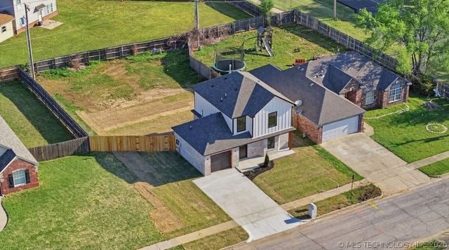 11211 E 122nd Court N, Collinsville, OK 74021