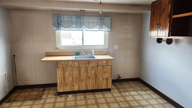 410 Reifert St, Bon Air, PA 15210