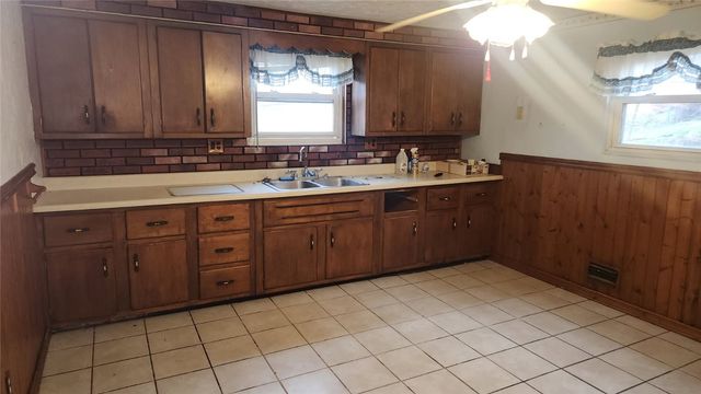 410 Reifert St, Bon Air, PA 15210