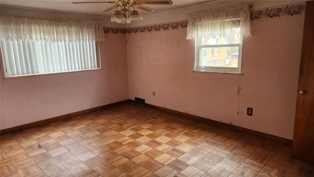 410 Reifert St, Bon Air, PA 15210