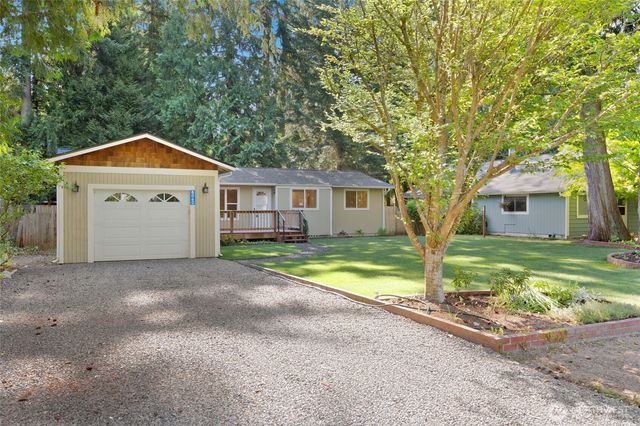 8060 NE Seawind Ave, Poulsbo, WA 98370