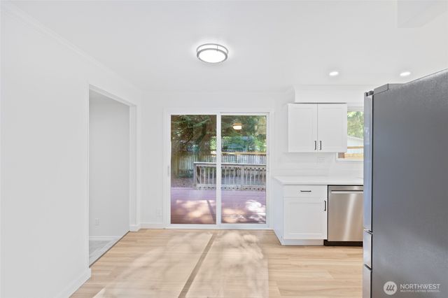 8060 NE Seawind Ave, Poulsbo, WA 98370